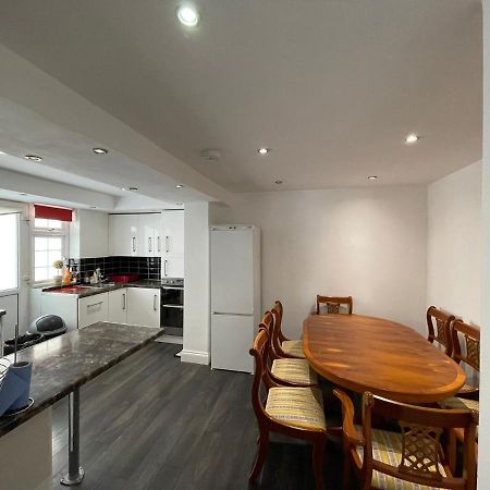 4 Bedroom House 10 Mins Walk To The Beach And Less Than A Mile From Bournemouth Main Station Luaran gambar