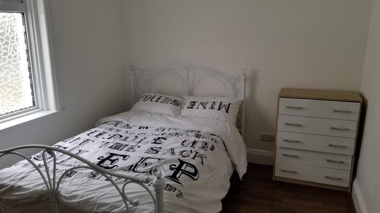 4 Bedroom House 10 Mins Walk To The Beach And Less Than A Mile From Bournemouth Main Station Luaran gambar