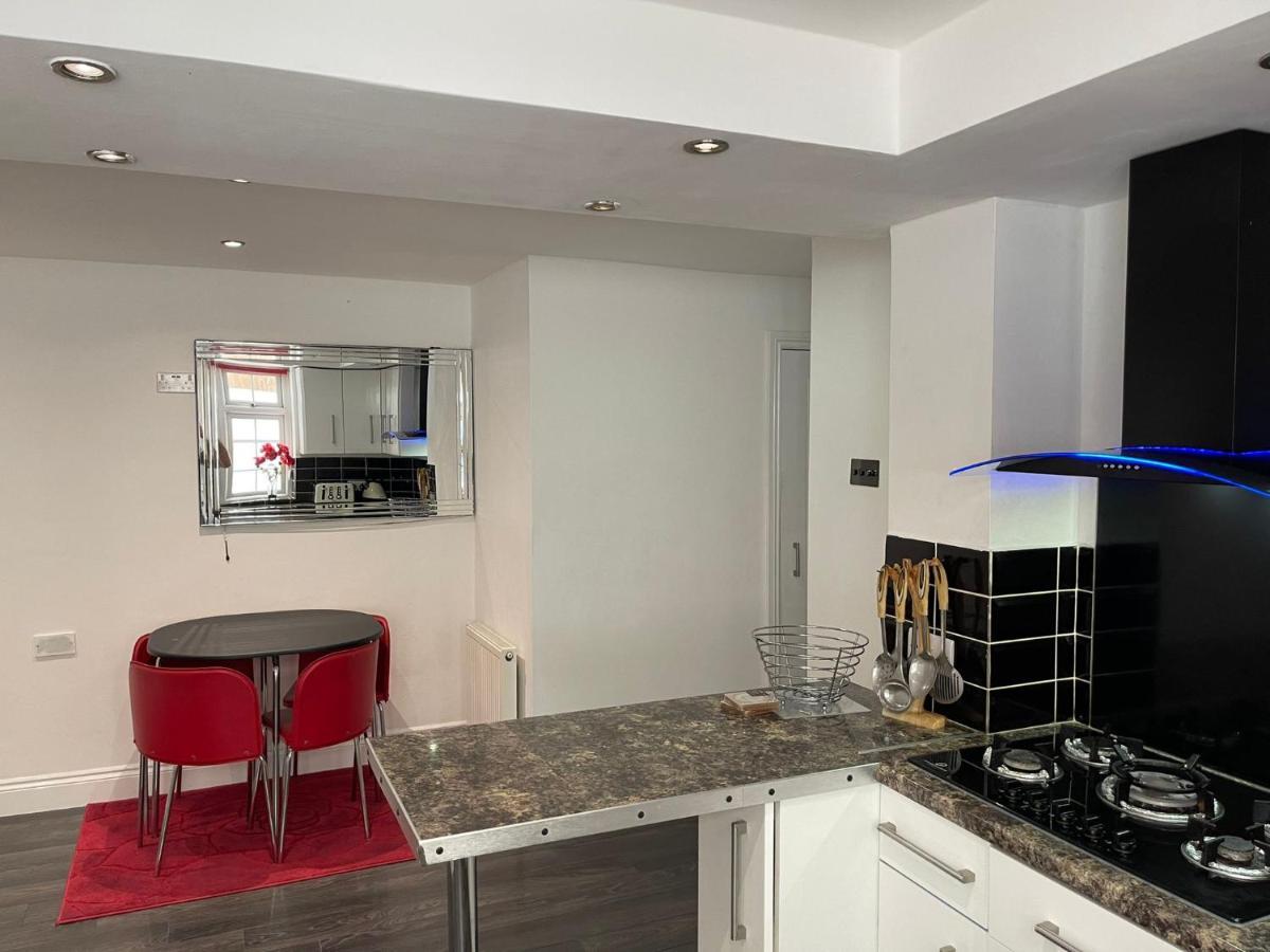 4 Bedroom House 10 Mins Walk To The Beach And Less Than A Mile From Bournemouth Main Station Luaran gambar