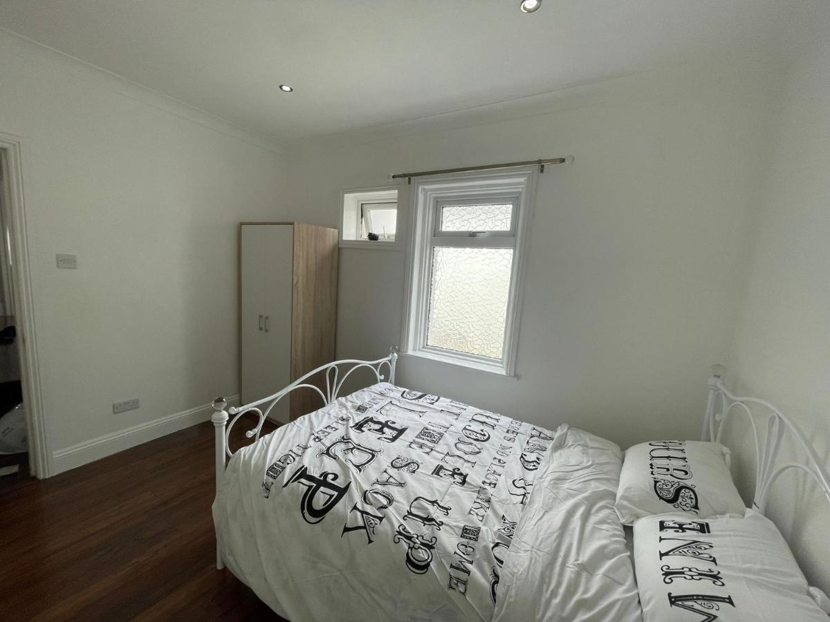 4 Bedroom House 10 Mins Walk To The Beach And Less Than A Mile From Bournemouth Main Station Luaran gambar