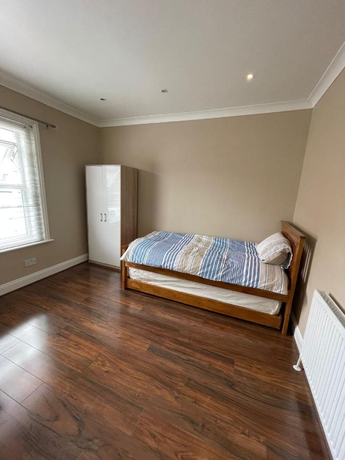 4 Bedroom House 10 Mins Walk To The Beach And Less Than A Mile From Bournemouth Main Station Luaran gambar