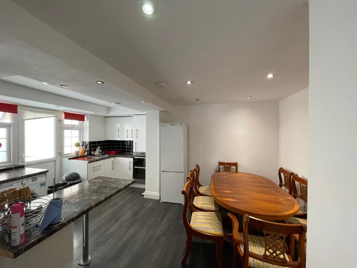 4 Bedroom House 10 Mins Walk To The Beach And Less Than A Mile From Bournemouth Main Station Luaran gambar
