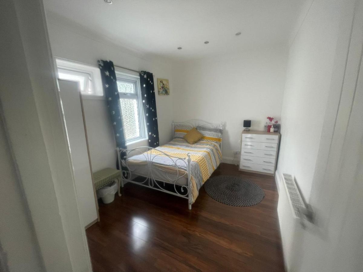 4 Bedroom House 10 Mins Walk To The Beach And Less Than A Mile From Bournemouth Main Station Luaran gambar