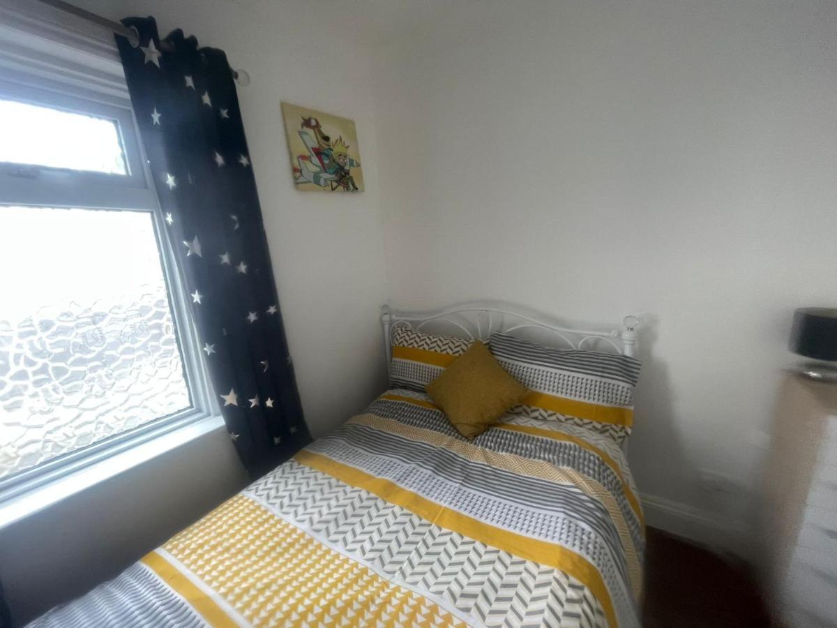 4 Bedroom House 10 Mins Walk To The Beach And Less Than A Mile From Bournemouth Main Station Luaran gambar