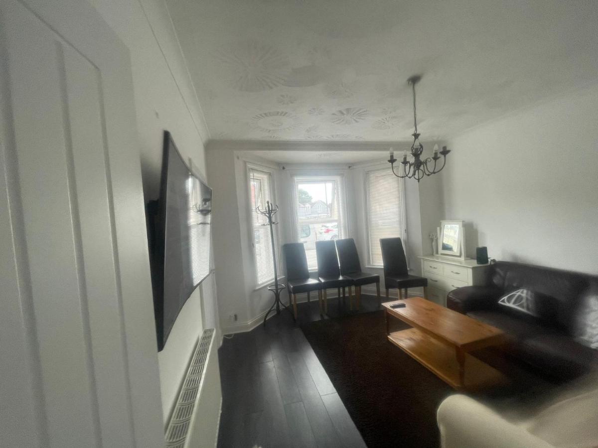 4 Bedroom House 10 Mins Walk To The Beach And Less Than A Mile From Bournemouth Main Station Luaran gambar